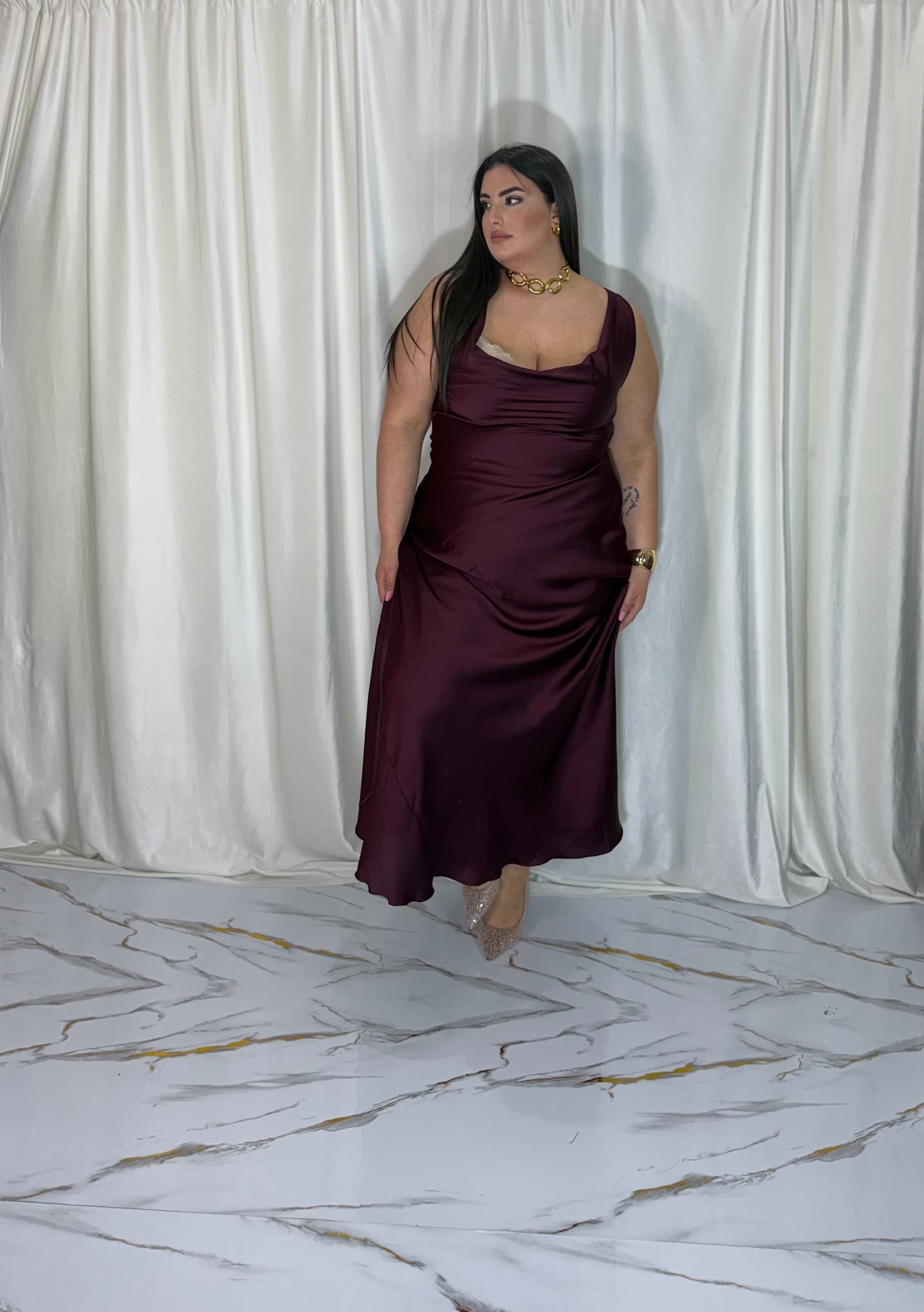 Dress in seta vinaccia