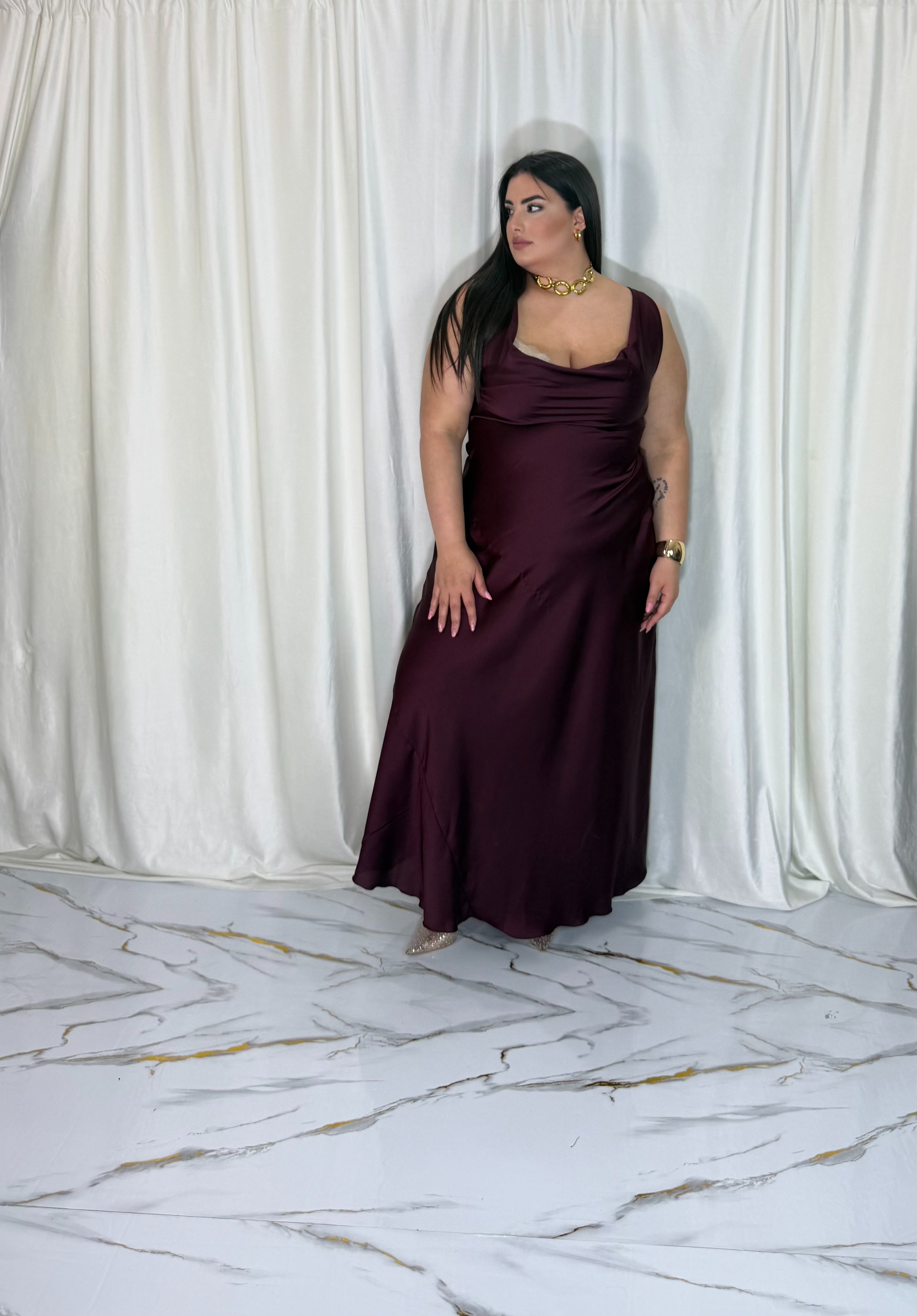 Dress in seta vinaccia
